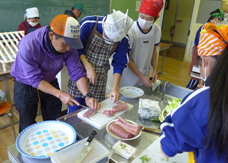 魚食体験の写真