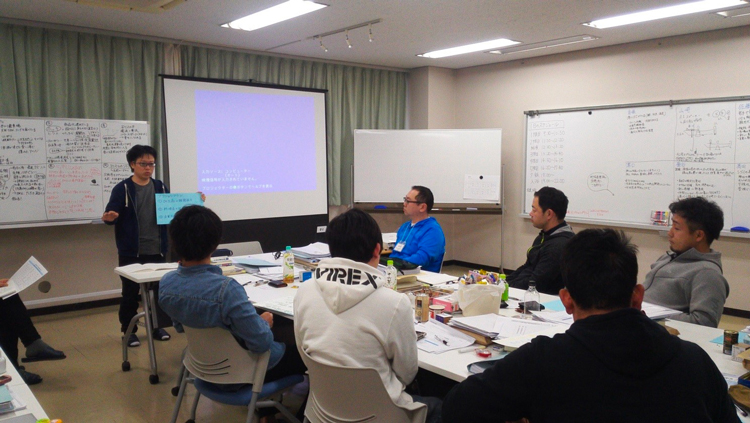 授業の様子（塾生同士の模擬プレゼンテーション）