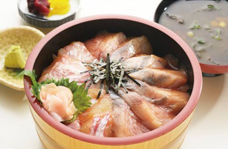 ブリを使った「べっこうずし」