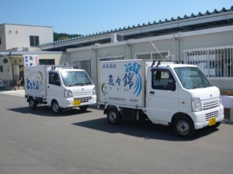 移動販売車「魚々錦号」