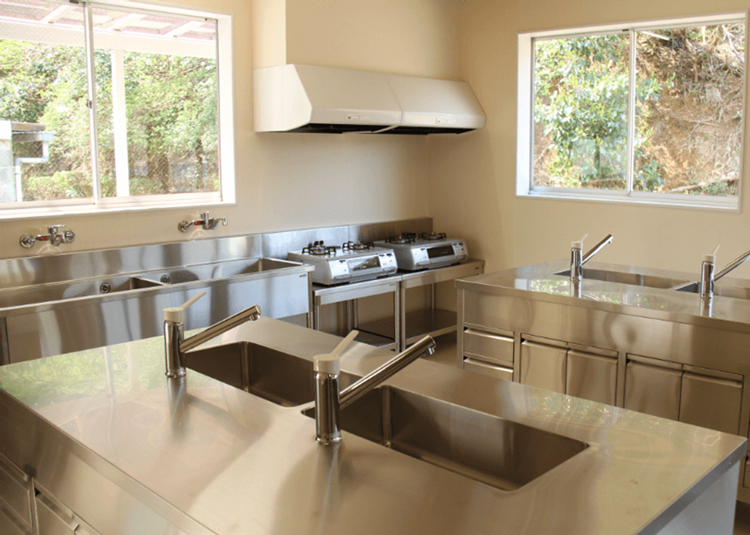 図工室を調理場に改修