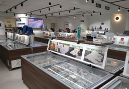 TŌMIN FROZENの店内