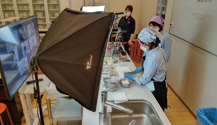 オンライン料理教室の風景