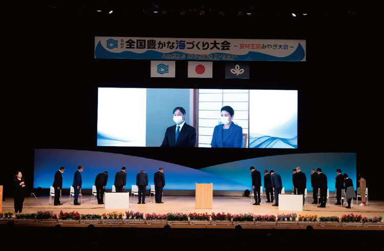 オンラインで御臨席された天皇皇后両陛下