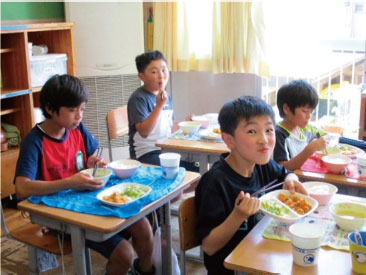 愛媛県漁業協同組合から長野県松川中央小学校へ提供された養殖マダイ(まだいのサイコロフライ)2