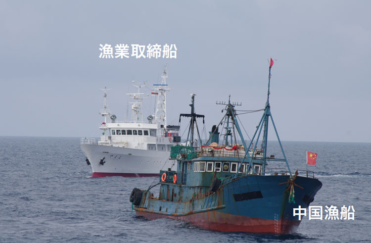 我が国EEZから中国漁船を退去させる水産庁漁業取締船