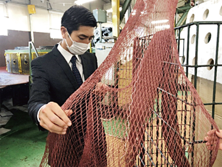 廃漁網から再生した漁網1