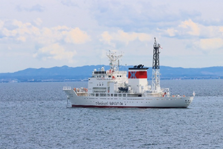 漁業取締船「鳳翔（ほうしょう）丸」