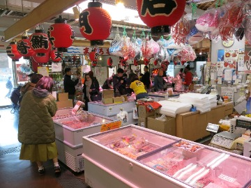 水産物直売施設の屋内風景