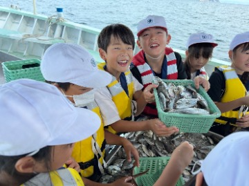 子ども達の漁業体験風景
