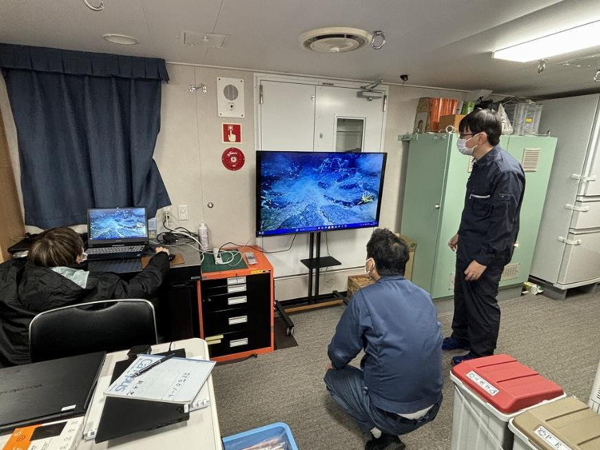 撮影された海底映像の確認